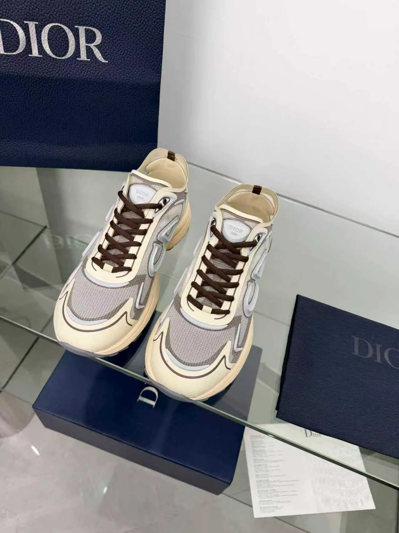 Men's men's shoes pP560! DIOR#B30 COUNTDOWN TECH shoes 1. Inspired by lighter running shoes this season 2. Made of multi-layer transparent nylon upper, full of futuristic feel 3. CD30 rubber logo on the tongue/heel to highlight the brand style 4. Equipped with ultra-light foam midsole for the ultimate comfortable wearing experience 5. The entire series uses WELDED (seamless bonding) technology to ensure durability and lightness 6. Full-size dopamine color matching, perfect choice for couples shoes😜
